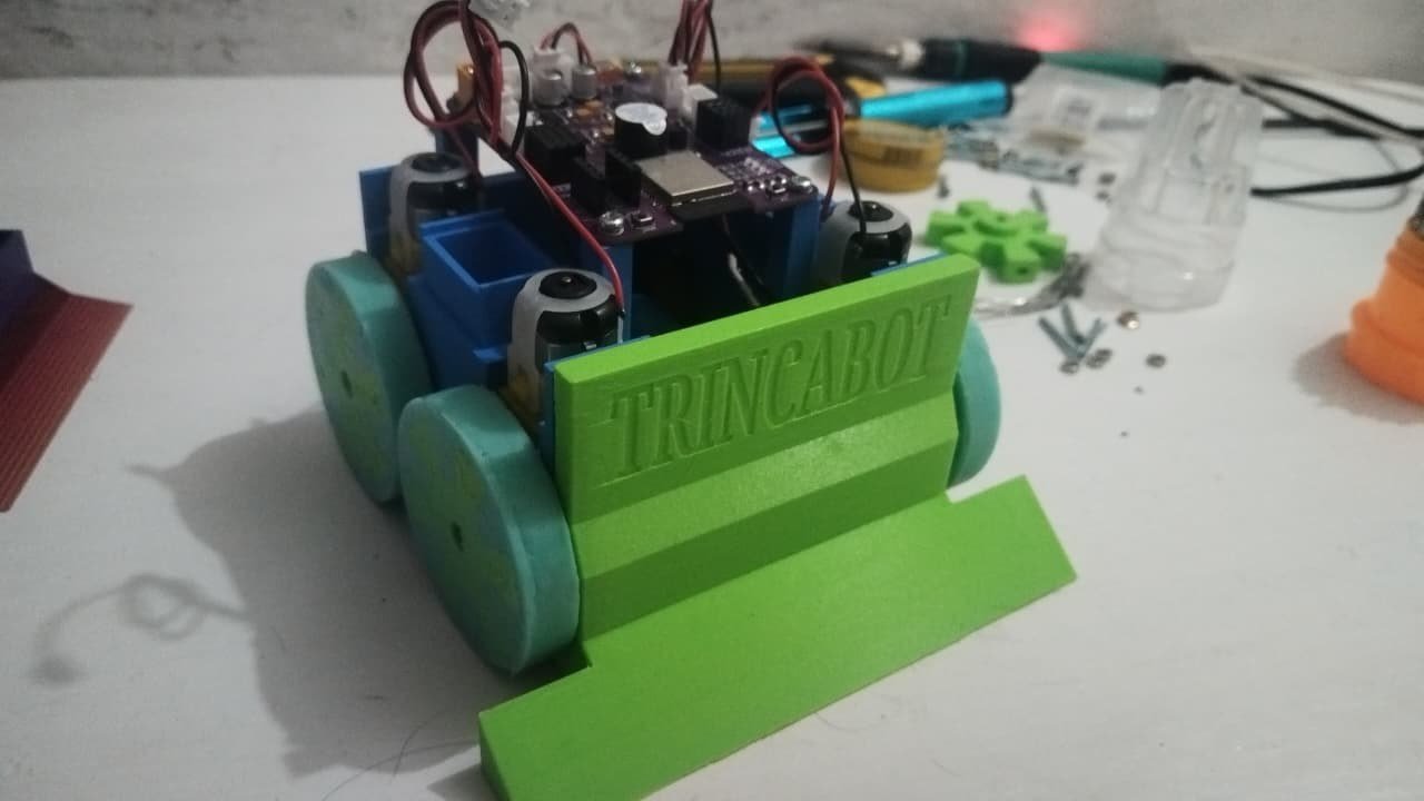 Robot TRINCABOT con pala