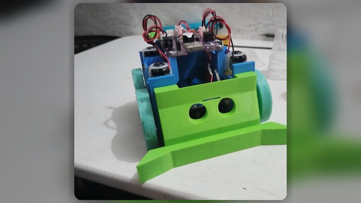 Robot verde TRINCABOT sin herramientas de fondo